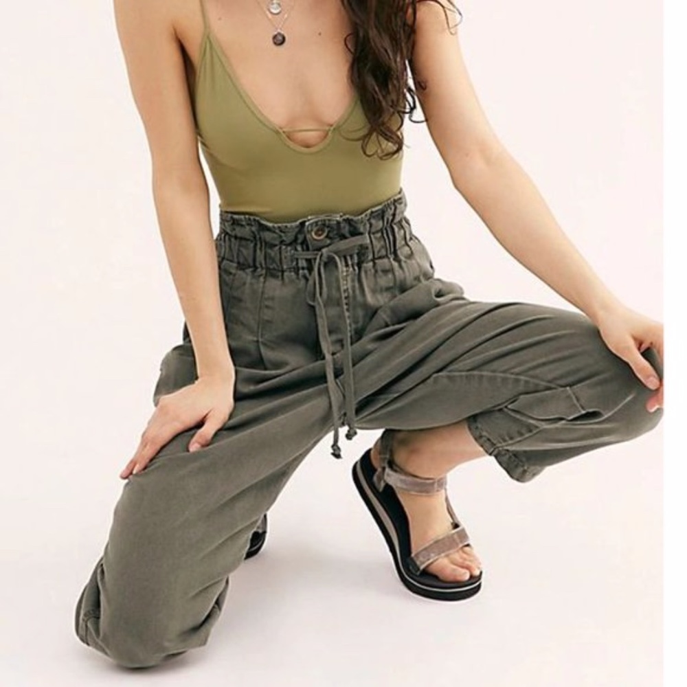NWT FREE PEOPLE Margate Pleated Sugar Kelp Trouser - Picture 6 of 7